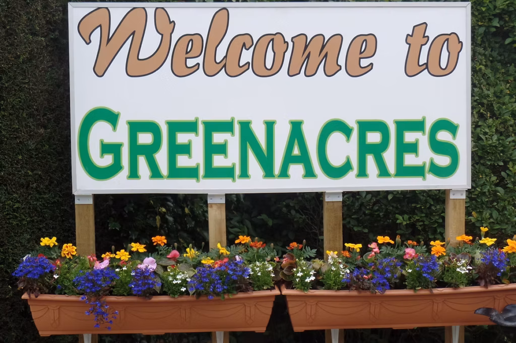 Image saying wwelcome to Greenacres Sun Club